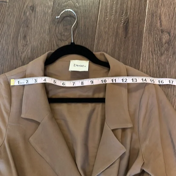 Brown Double-Breasted Women's Trench Coat With Belt - Picture 6 of 7